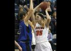 B/EV’s Kendra Buchta made a move to the basket against LPGE’s Katrina Blommel.